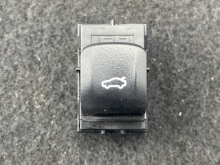 кнопка открытия багажника BMW 8 серия G14/G15 G15 2019, 4.0 л., дизель, купе, полный привод, 9327029