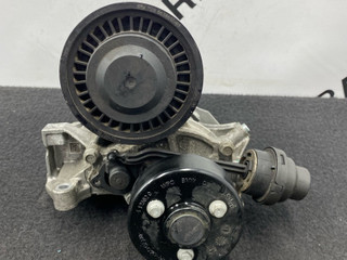 помпа BMW 3 серия F30/F31 [рестайлинг] F30 2018, 2.0 л., гибрид, АКПП, седан, задний привод, 8638617