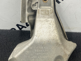 кронштейн двигателя BMW 3 серия F30/F31/F34 F30 2013, 2.0 л., N20 B20 B, бензин, АКПП, 6784824