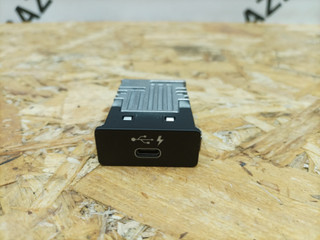 разъем AUX / USB BMW X5 G05 2019, 4.0 л., бензин, АКПП, a300, внедорожник 5 дв., полный привод, 8711939