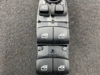 блок управления стеклоподъемниками BMW X5 G05 2019, 4.0 л., бензин, АКПП, a300, внедорожник 5 дв., полный привод, 6832729