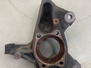 кулак поворотный правый Volkswagen Crafter 2 поколение SZC 2022, 2.0 л., дизель, 6МКПП, b4/b9a, передний привод, 2N0258B