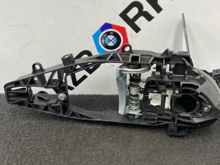 скелет ручки двери передней правой BMW X7 G07 [рестайлинг] G07 2024, 4.0 л., дизель, АКПП, 416, внедорожник 5 дв., полный привод, 9881776