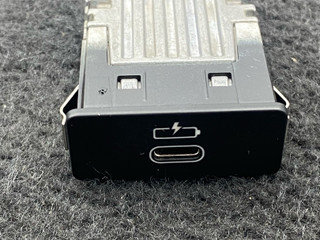 разъем AUX / USB BMW X7 G07 [рестайлинг] G07 2024, 4.0 л., дизель, АКПП, 416, внедорожник 5 дв., полный привод, 5A84164