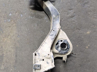 кулак задний левый BMW 1 серия F40 2023, 1.5 л., B37 C15 A, дизель, skyscraper grau metallic (c4w), хетчбэк 5 дв., передний привод