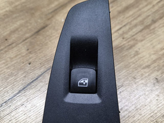 кнопка стеклоподъемника двери задней правой BMW 1 серия F40 2023, 1.5 л., B37 C15 A, дизель, skyscraper grau metallic (c4w), хетчбэк 5 дв., передний привод, 7950756, 7480262
