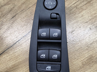 блок управления стеклоподъемниками BMW 1 серия F40 2023, 1.5 л., B37 C15 A, дизель, skyscraper grau metallic (c4w), хетчбэк 5 дв., передний привод, 7950754