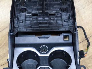 подстаканник BMW X5 G05 [рестайлинг] G05 2024, 3.0 л., B57 D30 B, дизель, 416, полный привод, 6827173