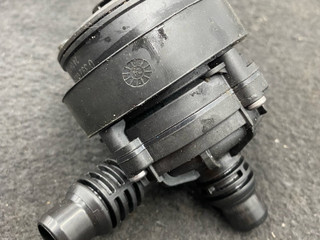 насос антифриза дополнительный BMW M2 G87 2024, 3.0 л., S58B30A, бензин, brooklyn grau metallic (c4p), купе, задний привод, правый руль, 8840614