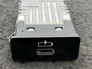 разъем AUX / USB BMW M2 G87 2024, 3.0 л., S58B30A, бензин, brooklyn grau metallic (c4p), купе, задний привод, правый руль, 84105A84161, 5A84161