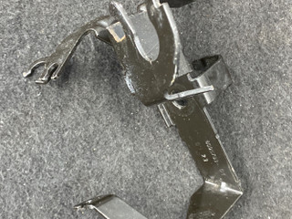 держатель тормозного шланга BMW M2 G87 2024, 3.0 л., S58B30A, бензин, brooklyn grau metallic (c4p), купе, задний привод, правый руль, 8095703