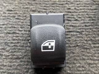 кнопка стеклоподъемника двери BMW X5 G05 [рестайлинг] G05 2024, 3.0 л., B57 D30 B, дизель, 416, полный привод, 9327031