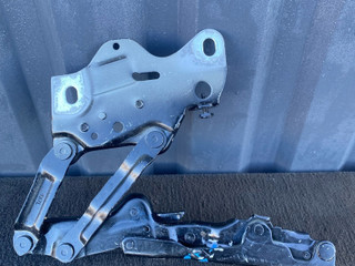 петля капота левая BMW X5 G05 [рестайлинг] G05 2024, 3.0 л., B57 D30 B, дизель, АКПП, 475, внедорожник 5 дв., полный привод, правый руль, 7418201
