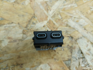 разъем AUX / USB BMW i5 G60 2024, электро, АКПП, c4p brooklyn grau metallic, седан, задний привод, 5A84179
