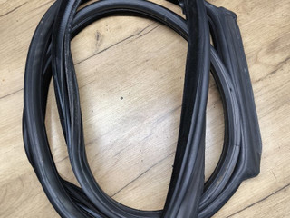 уплотнитель двери BMW 5 серия F07/F10/F11 [рестайлинг] 2013, 3.0 л., N57 D30 A, дизель, АКПП, задний привод, 7196389