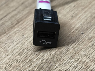разъем AUX / USB BMW 5 серия F07/F10/F11 2011, 3.0 л., N57 D30 A, дизель, АКПП, хетчбэк 5 дв., 9237656
