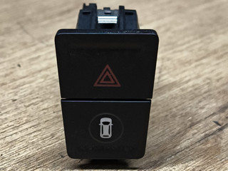 кнопка аварийной сигнализации BMW i8 I12 2015, 1.5 л., гибрид, полный привод, 9354187, 61319354187
