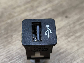 разъем AUX / USB BMW 5 серия G30/G31 G30 2017, 3.0 л., B57 D30 A, дизель, АКПП, a300, седан, полный привод, 9229294