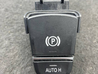 кнопка ручного тормоза (ручника) BMW 5 серия G30/G31 G30 2017, 3.0 л., B57 D30 A, дизель, АКПП, a300, седан, полный привод, 6842027