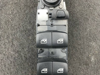 кнопка стеклоподъемника двери передней левой BMW 5 серия G30/G31 G30 2017, 3.0 л., B57 D30 A, дизель, АКПП, a300, седан, полный привод, 6832721