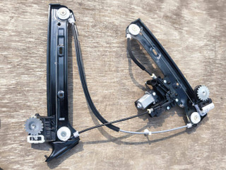 стеклоподъемник передний правый BMW M2 G87 2024, 3.0 л., S58B30A, бензин, АКПП, купе, задний привод, 9854230, 9854494