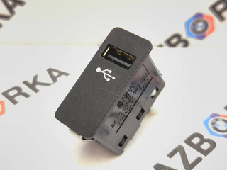 разъем AUX / USB BMW i3 L01 [рестайлинг] I01 2018, электро, c32, задний привод, 6820397
