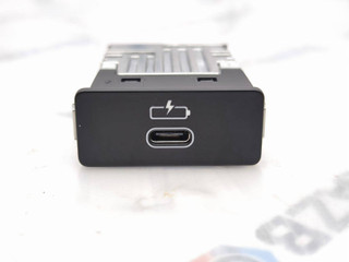 разъем AUX / USB BMW M2 G87 2023, 3.0 л., S58B30A, бензин, МКПП, купе, задний привод, 8711940