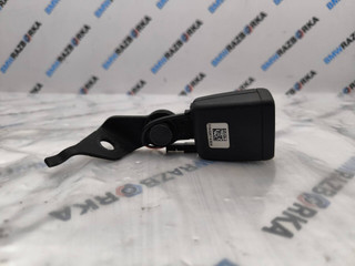 замок ремня безопасности BMW M2 G87 2023, 3.0 л., S58B30A, бензин, МКПП, купе, задний привод, 9496743
