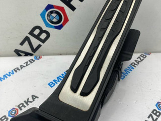 педаль BMW M5 F90 2019, 4.4 л., S63 B44 B, бензин, АКПП, c28, седан, полный привод, 6871053