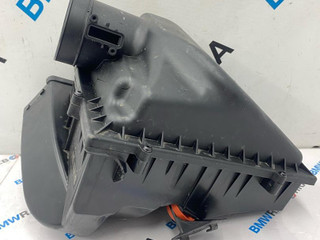 корпус воздушного фильтра BMW X5 G05 [рестайлинг] G05 2025, 3.0 л., B57 D30 B, дизель, АКПП, c35, внедорожник 5 дв., полный привод, 13717643301, 7643301