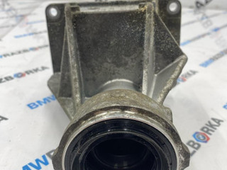 кронштейн полуоси BMW X5 F15 (2013 - 2018), 4.0 л., гибрид, АКПП, a52, внедорожник 5 дв., полный привод, правый руль, 7568712