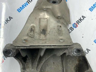 кронштейн двигателя BMW X5 F15 (2013 - 2018), 4.0 л., гибрид, АКПП, a52, внедорожник 5 дв., полный привод, правый руль, 6856186