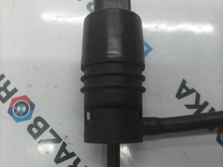 насос (моторчик) омывателя стекла BMW 5 серия F07/F10/F11 [рестайлинг] F11 2013, 2.0 л., дизель, универсал, 8362154