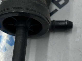 насос (моторчик) омывателя стекла BMW 5 серия F07/F10/F11 [рестайлинг] F11 2013, 2.0 л., дизель, универсал, 8362154