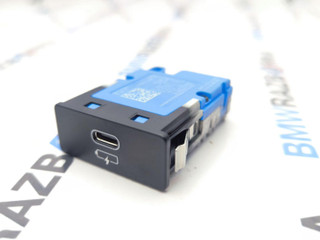 разъем AUX / USB BMW M2 G87 2024, S58B30A, АКПП, купе, задний привод, 84105A84161, 5A84161