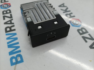 разъем AUX / USB BMW M4 G82/G83 G83 2023, S58B30A, АКПП, c3z, кабриолет, полный привод, 8711940