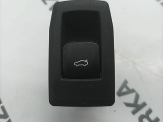 кнопка открытия багажника BMW M4 G82/G83 G82 2021, S58B30A, АКПП, c36, купе, полный привод, правый руль, 9327029