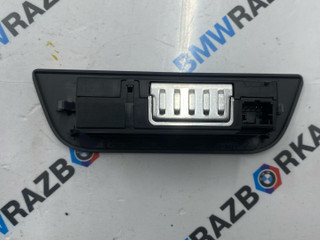 разъем AUX / USB Porsche Taycan 1 поколение 2022, электро, m7r, седан, полный привод, 9J1035722