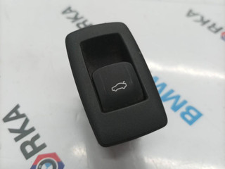 кнопка открытия багажника BMW M5 F90 [рестайлинг] 2021, 4.4 л., S63 B44 A, бензин, купе, 9327029