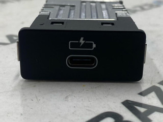 разъем AUX / USB BMW X5 G05 [рестайлинг] G05 2024, 3.0 л., B57 D30 B, дизель, АКПП, a96, внедорожник 5 дв., полный привод, 5A84164