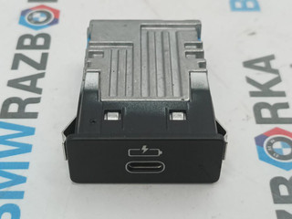разъем AUX / USB BMW X2 U10 2025, 2.0 л., бензин, АКПП, белый, внедорожник 5 дв., передний привод, правый руль, 5B51C70