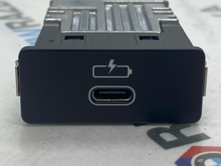 разъем AUX / USB BMW X7 G07 [рестайлинг] G07 2023, 3.0 л., B58B30P, бензин, АКПП, 475, внедорожник 5 дв., полный привод, 5A84164