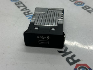 разъем AUX / USB BMW 5 серия G30/G31 G30 2019, 2.0 л., B47 D20 B, дизель, АКПП, c2y, седан, задний привод, 8711939, 84108711939