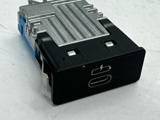 разъем AUX / USB BMW M2 G87 2023, S58B30A, АКПП, купе, задний привод, 8711940