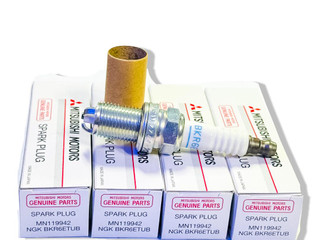 Свеча зажигания Mitsubishi Pajero 1 поколение (1982 - 1991), MN119942, NGKBKR6ETUB, BKR6ETUB, MN119942