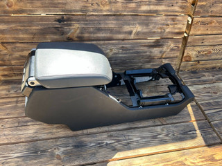 подлокотник Land Rover Range Rover 3 поколение L322 2004, 4.4 л., M62 B44, бензин, АКПП, внедорожник 5 дв.