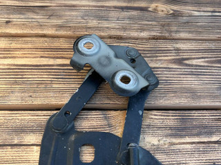 петля капота левая Land Rover Range Rover 3 поколение L322 2004, 4.4 л., M62 B44, бензин, АКПП, внедорожник 5 дв.