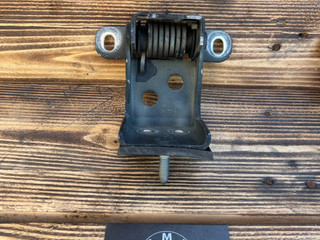 петля крышки багажника Land Rover Range Rover 3 поколение L322 2004, 4.4 л., M62 B44, бензин, АКПП, внедорожник 5 дв.