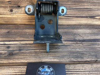петля крышки багажника Land Rover Range Rover 3 поколение L322 2004, 4.4 л., M62 B44, бензин, АКПП, внедорожник 5 дв.