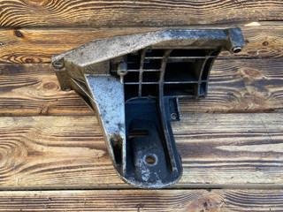 кронштейн двигателя Land Rover Range Rover 3 поколение L322 2004, 4.4 л., M62 B44, бензин, АКПП, внедорожник 5 дв., 64557503226, 7503226